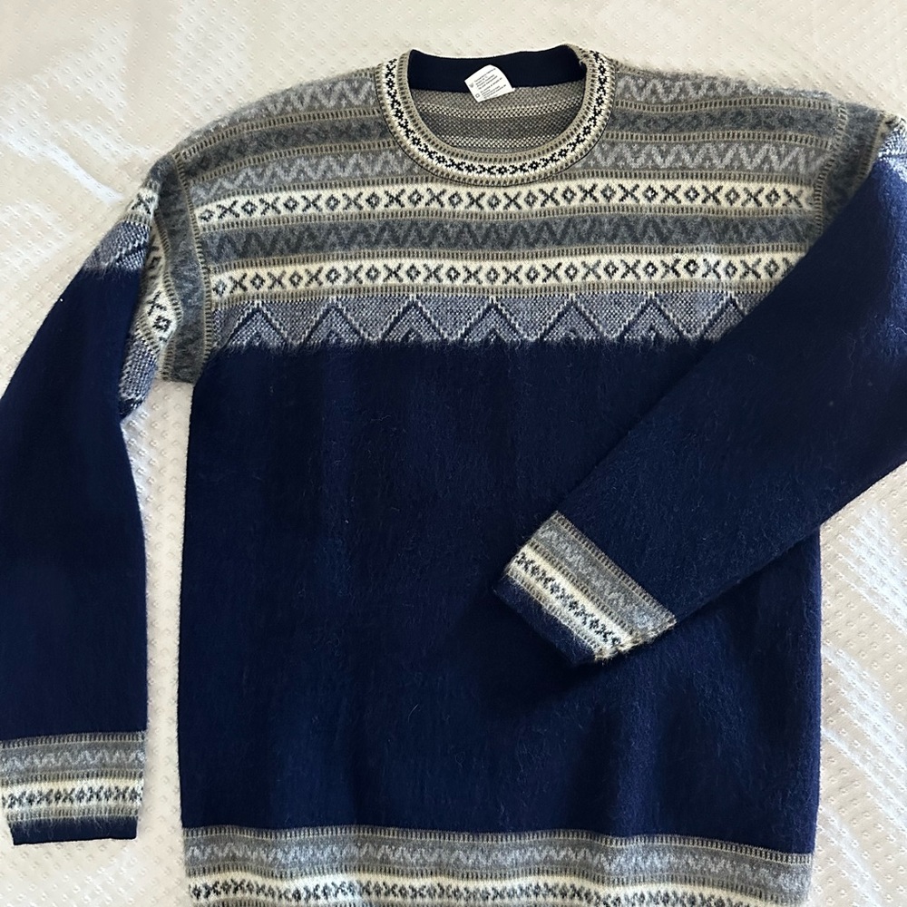 Like new alpaca sweater. Made in Ecuador. Aly Marka brand.